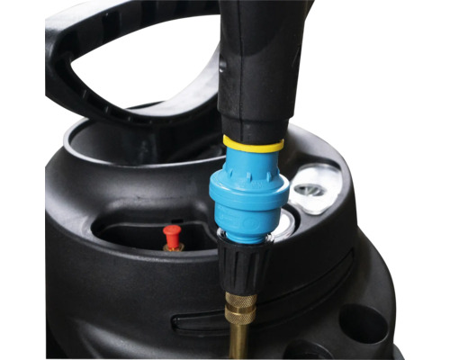 Detailansicht eines Hochdruckreinigers mit Schlauchanschluss