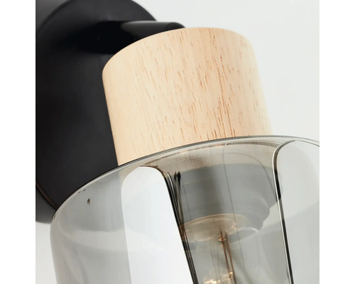 Wandleuchte mit Schirm aus Glas und Holzelement