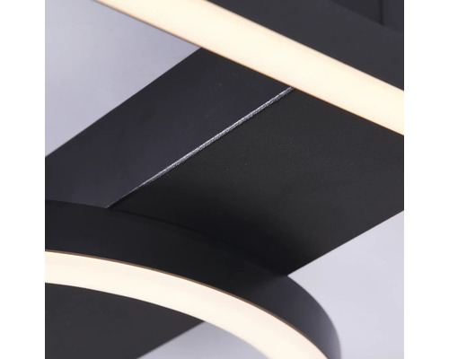 Detailaufnahme einer LED-Deckenleuchte mit schwarzem Rahmen