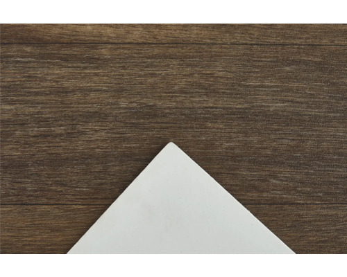 Weiße Fliese auf Holzboden