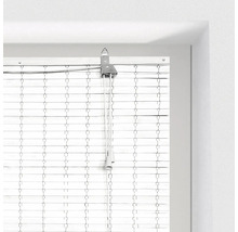 Vue détaillée d''une décoration de fenêtre en bambou avec cordon de traction