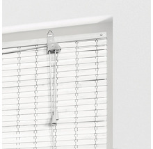 Gros plan d''un store devant une fenêtre