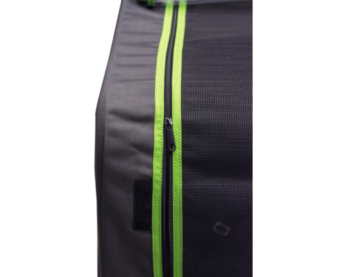 Détail d''une tente de culture avec fermeture éclair