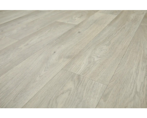 Revêtement de sol en bois avec décor clair