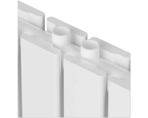 Nahaufnahme eines Heizkörpers mit vertikalen Lamellen