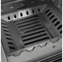 Intérieur d''un poêle avec grille pour combustibles.