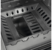 Chambre de combustion d''un poêle avec vue sur la grille