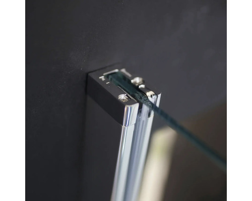 Gros plan d''un support de cabine de douche avec insert en verre