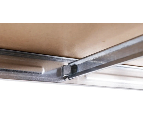 Détail d''une construction de plafond avec profilés métalliques et plaques de plafond