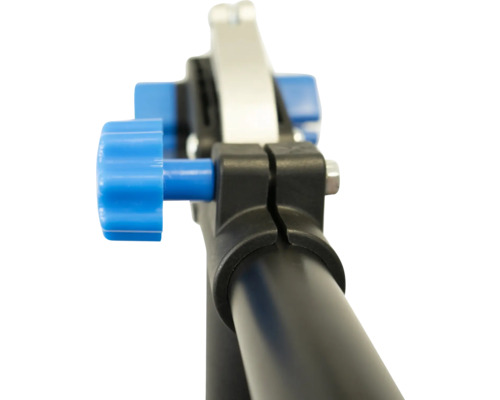 Detailansicht eines Fahrradmontageständers mit blauen Einstellknöpfen und silberfarbener Klemme