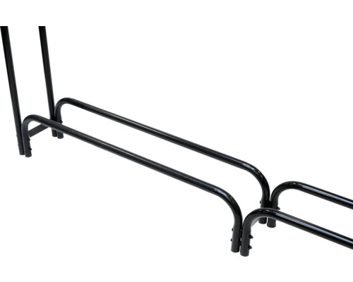 Detailansicht eines schwarzen Kaminholzregals aus Metall