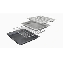 Mehrteiliges Set aus Ofenblech, Grillrost und Auflaufformen