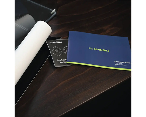 Dennerle Nano Cube Zubehör auf einem Tisch