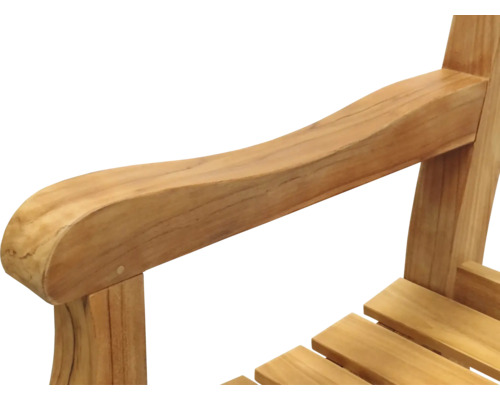 Vue détaillée d''un fauteuil en bois avec accoudoirs