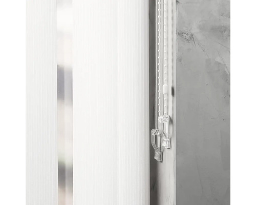 Lamellenvorhang mit Bedienkette zur Fensterdekoration