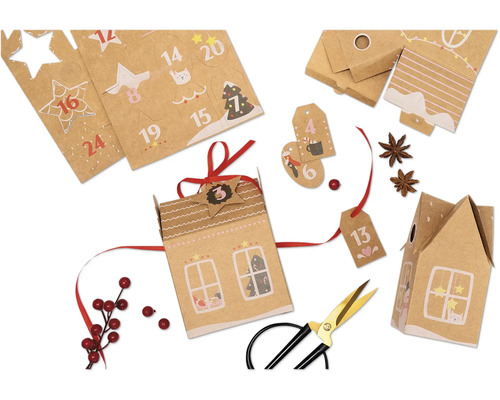 Weihnachtlicher Adventskalender zum Basteln mit Papierhäusern, Zahlenaufklebern, Anhängern und Band