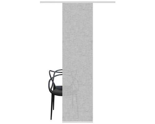 Panneau coulissant avec motif géométrique devant une chaise