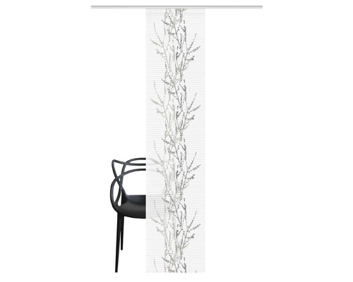 Schiebegardine mit Pflanzenmuster neben einem Stuhl