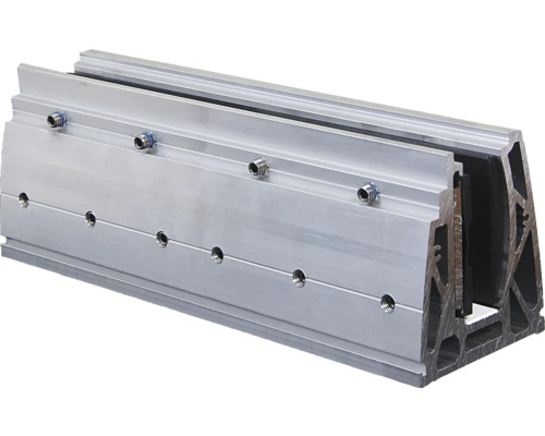 Aluminiumprofil mit Befestigungslöchern