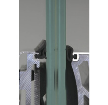Detailaufnahme eines Fensterprofils mit Glas