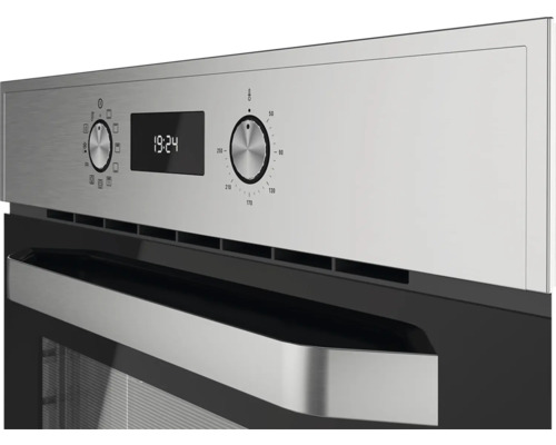 Gros plan d''un four avec des boutons rotatifs et un affichage numérique