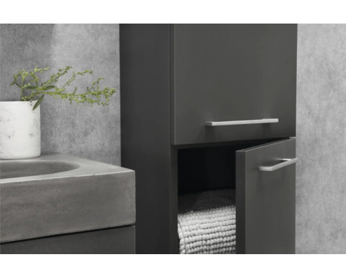 Salle de bain avec lavabo et meuble de salle de bain