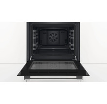 Geöffneter Backofen mit Umluftfunktion