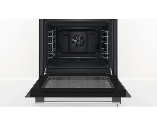 Geöffneter Backofen mit Umluftfunktion