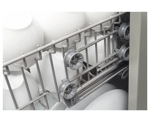 Geschirrspülmaschine Innenraum mit Geschirr im Korb