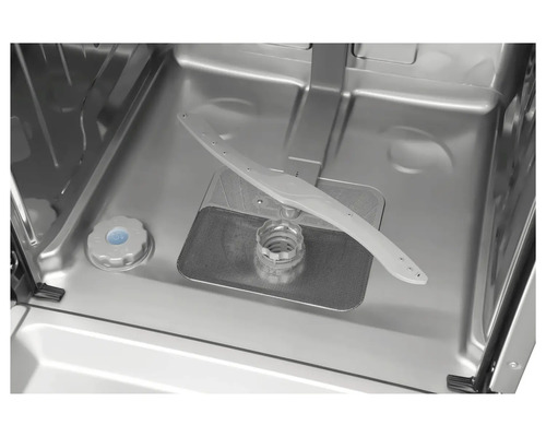 Innenraum eines Geschirrspülers mit Sprüharm, Sieb und Dosierbehälter