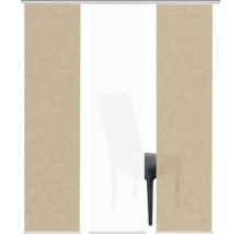 Trois panneaux coulissants devant une chaise