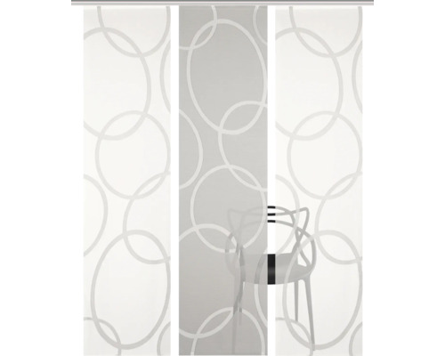 Schiebegardine mit Kreismuster vor einem Stuhl