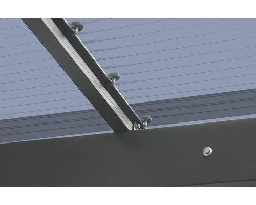 Vue détaillée d''un toit de terrasse avec éléments de fixation