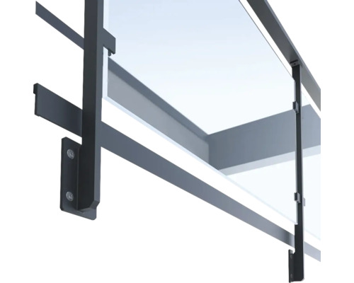 Nahaufnahme einer Glasüberdachung mit Metallrahmen