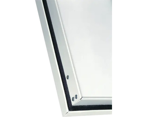 Detailansicht eines Aluminiumfensterrahmens mit Dichtung