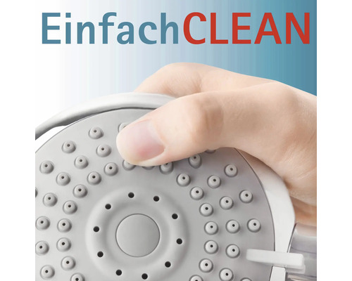 Eine Hand hält einen Duschkopf mit der Aufschrift EinfachCLEAN
