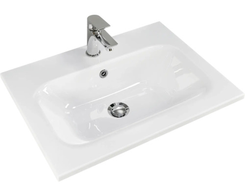 Vasque en céramique avec robinet