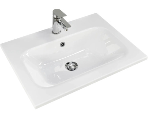 Lavabo en céramique avec robinetterie