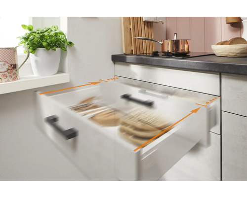 Scène de cuisine avec tiroir coulissant ouvert