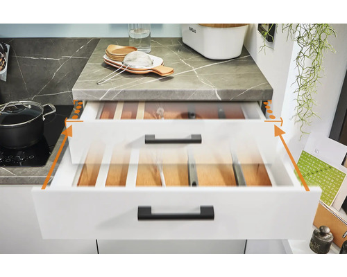 Küchenszene mit Schubladen für Küchenutensilien