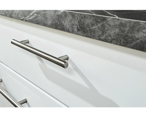 Détail d''un meuble de cuisine avec poignée et plan de travail