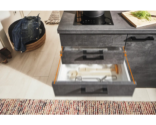 Meuble bas de cuisine avec tiroirs ouverts pour ranger les ustensiles de cuisine