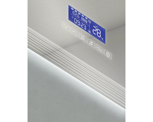 Detailansicht eines Spiegels mit integriertem Display, das Uhrzeit, Temperatur und weitere Funktionen anzeigt