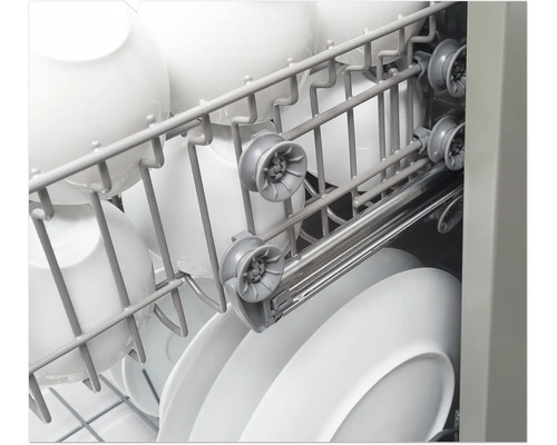 Lave-vaisselle avec vaisselle à l''intérieur