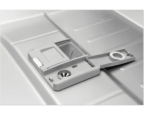 Vue détaillée d''un lave-vaisselle avec compartiment de détergent ouvert