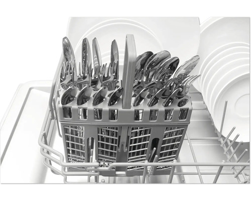 Geschirrspülmaschine mit Besteckkorb und Geschirr