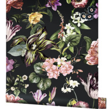 Tapete mit floralem Muster auf dunklem Hintergrund