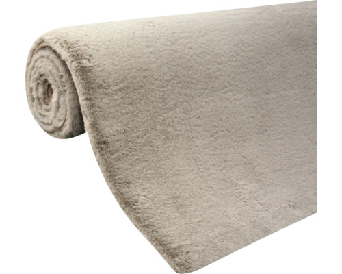 Aufgerollter Teppich mit zotteliger Oberfläche