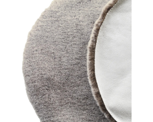 Tapis gris en peau de mouton