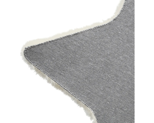 Vue détaillée d''un tapis gris en forme d''étoile avec des franges